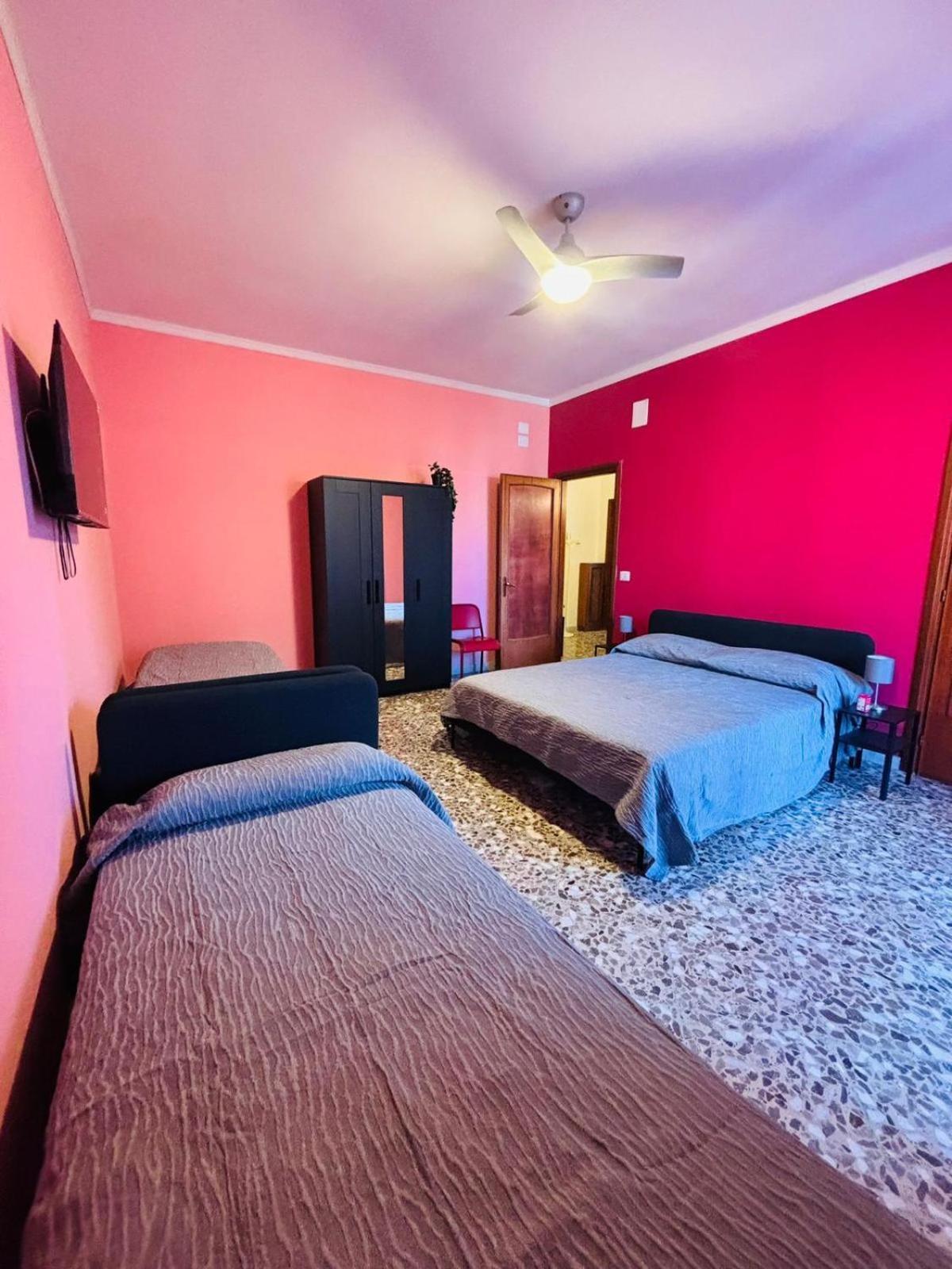 Matthias Central Rooms And Accomodation Bari Eksteriør bilde